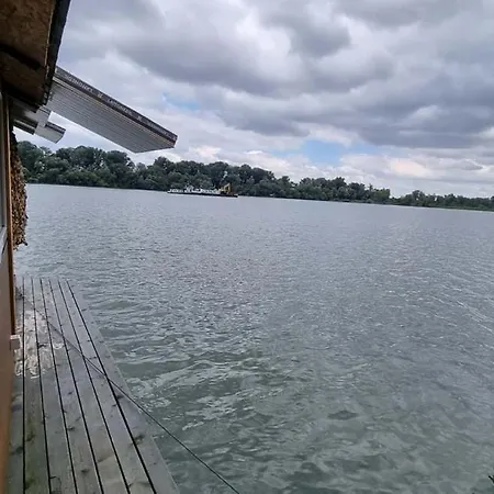 Holiday home Splav Na Dan Waterhouse Belgrade